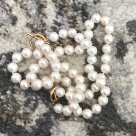CONVERTIBLE String of Pearls - Necklace/Bracelet - Elegant & Classic Gold Clasp! - Picture 2 of 12